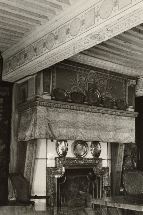 aile nord, rez-de-chaussée, salle à manger, cheminée monumentale