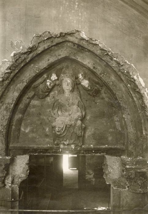 statue : Vierge couronnée par deux anges - © Ministère de la Culture (France), Médiathèque du patrimoine et de la photographie, tous droits réservés