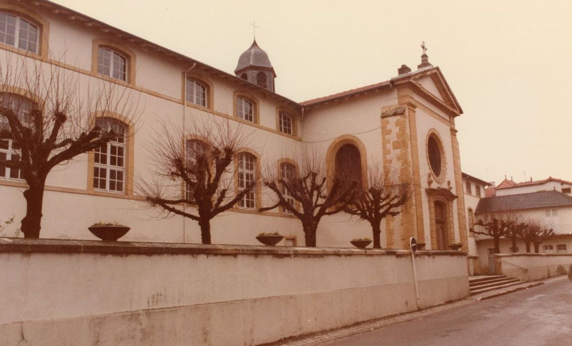 façade sur la rue Jean Morel, vue partielle