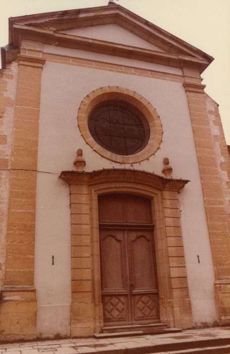 façade sur rue de la chapelle