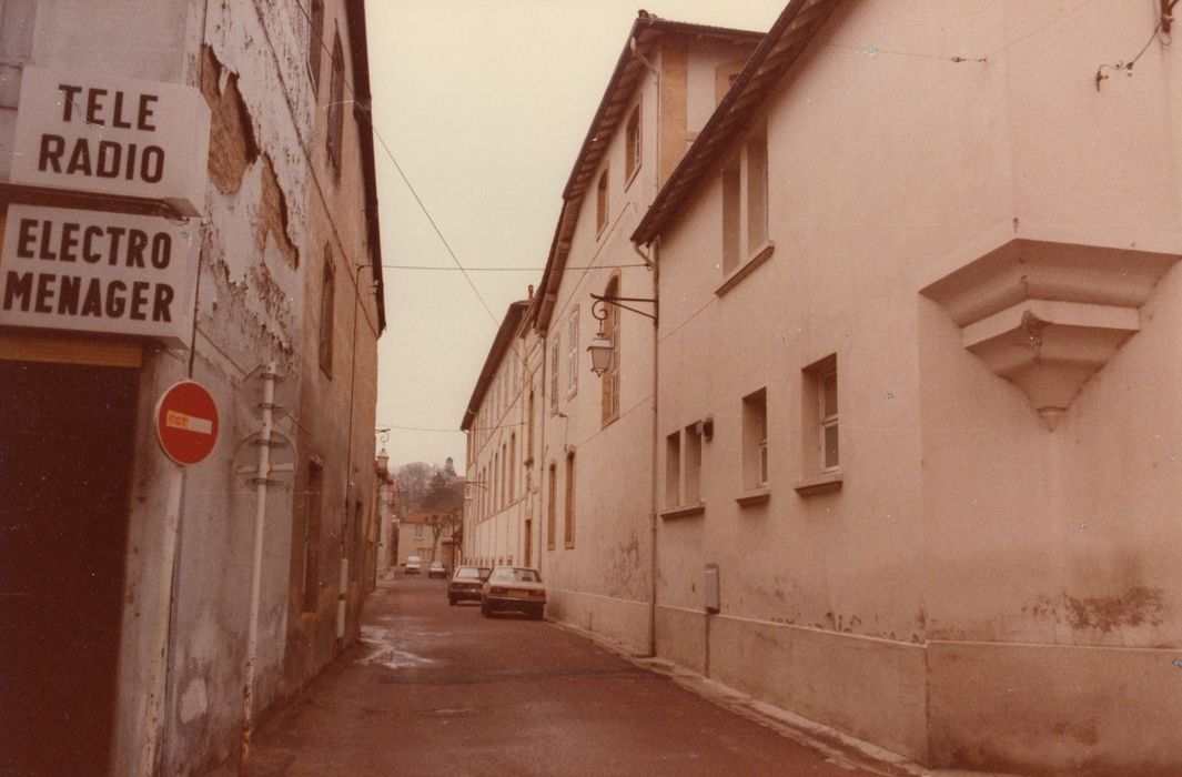 façade sur la rue du Docteur Vitaut, vue partielle