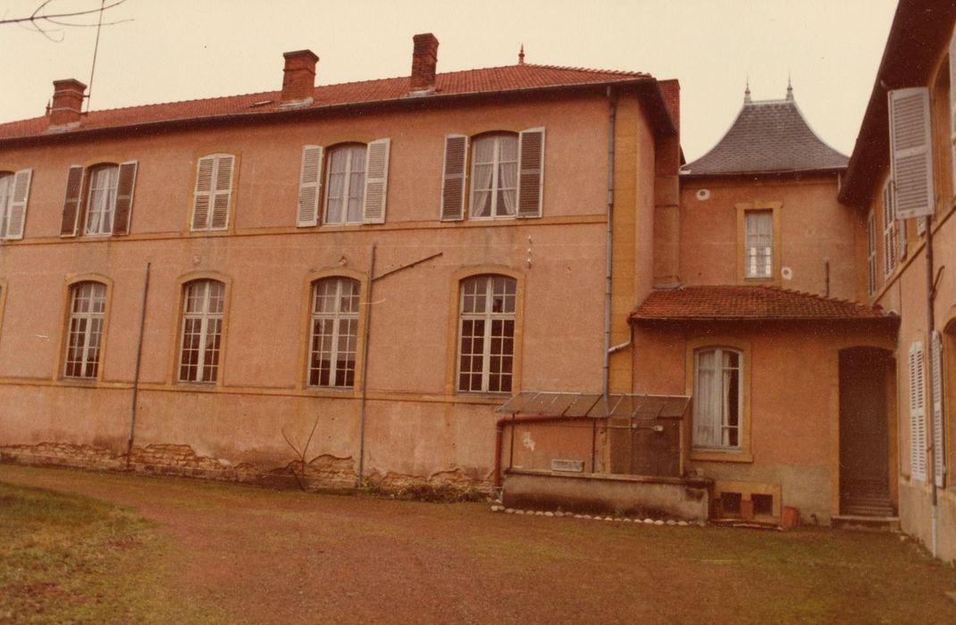 bâtiment est, façade ouest sur jardin, vue partielle