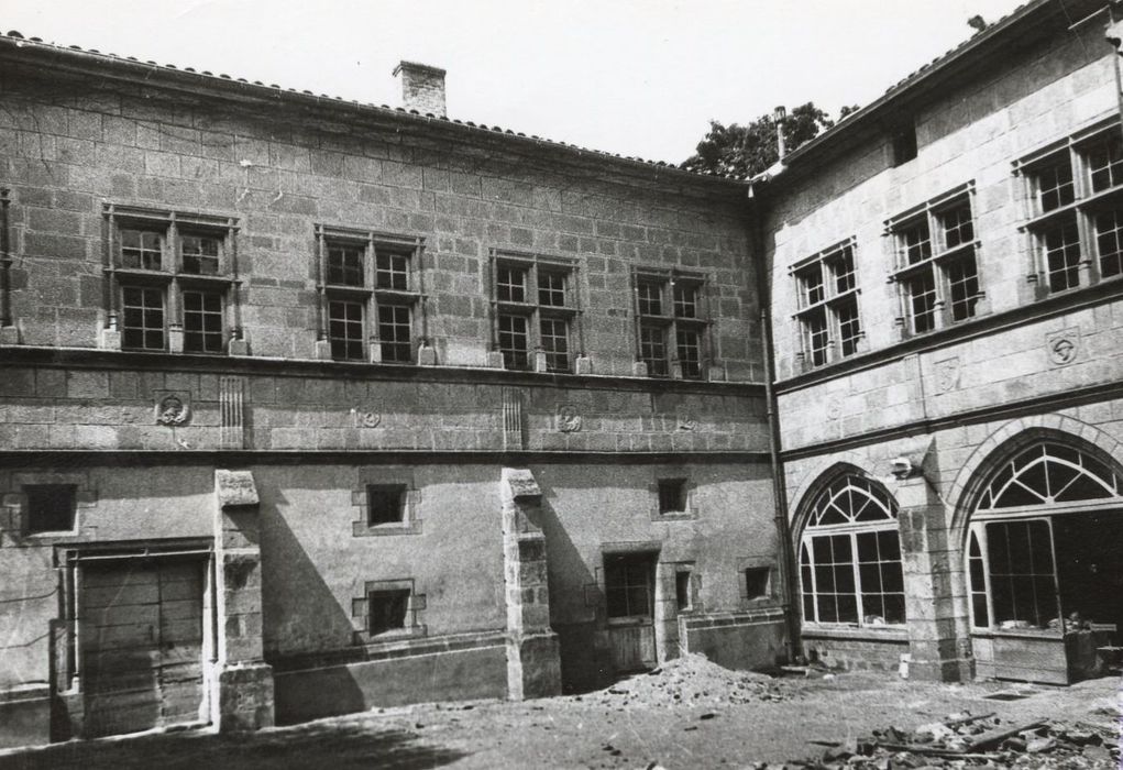 cour intérieure, aile nord, façade sud, vue partielle