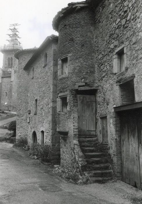 façade sur rue, vue partielle