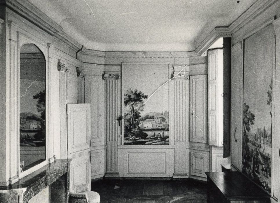 chambre ovale, vue partielle des lambris de revêtement