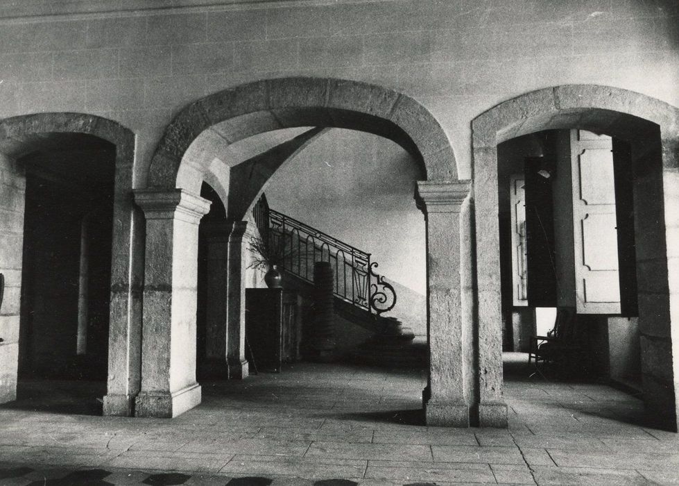 vestibule, escalier monumental