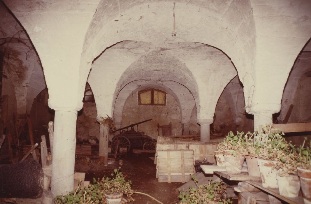 bâtiment de la bibliothèque de Montalembert, salle voûtée du rez-de-chaussée