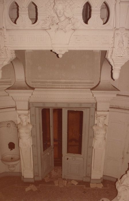 vestibule de l’escalier monumental, vue partielle