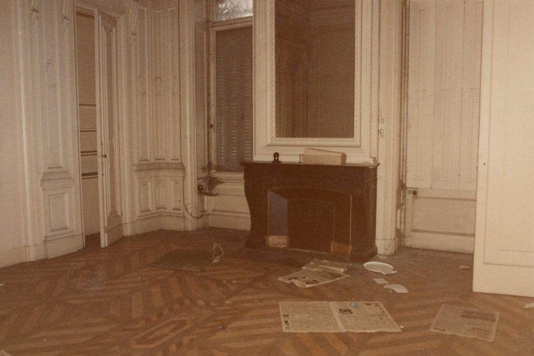 pièce non localisée, vue partielle du parquet