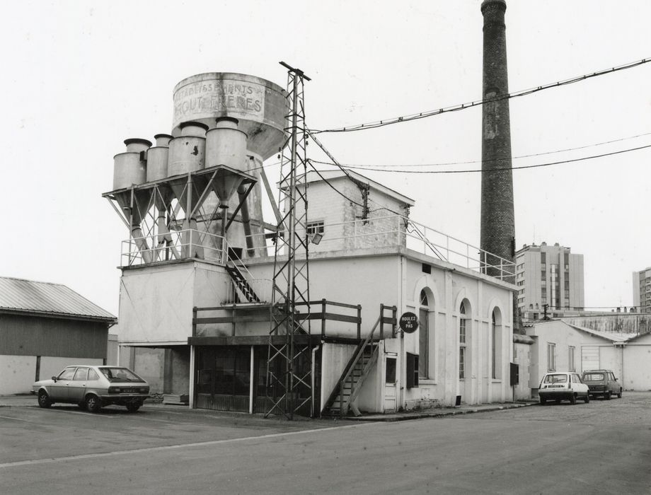 salle des machines, cheminée d’usine et château d’eau depuis le Nord-Ouest