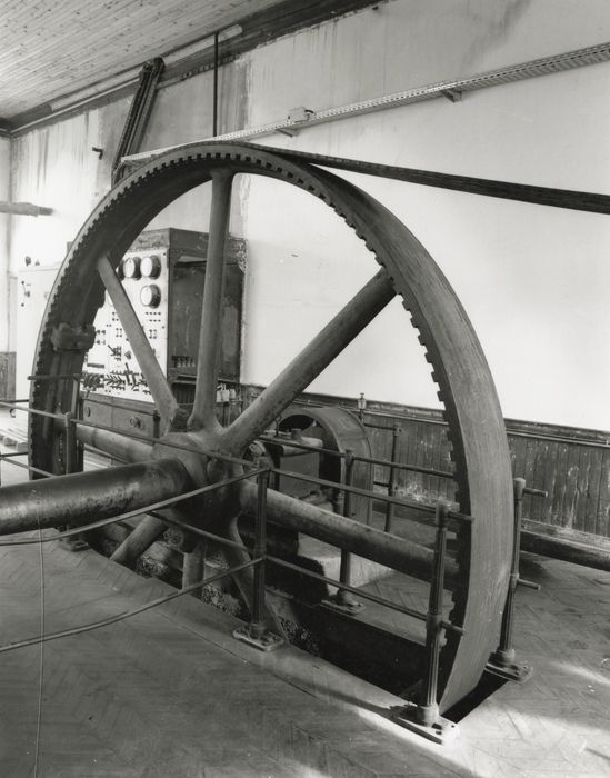 machine à vapeur, volant d’inertie et d’entraînement