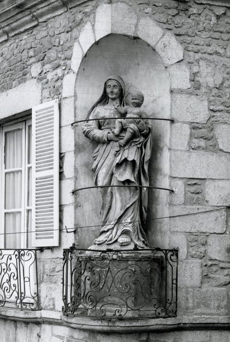 statue : Vierge à l’Enfant