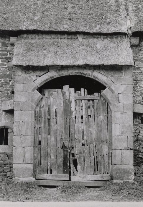 grange aux dîmes, portail d’accès est