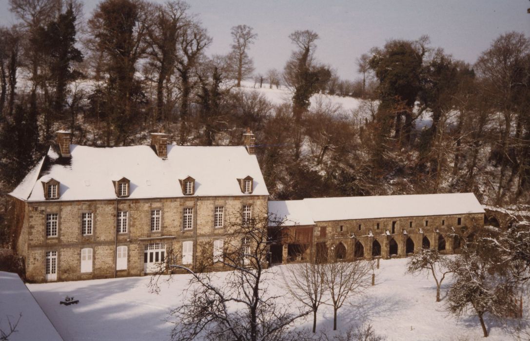 hôtellerie et cloître, ensemble est