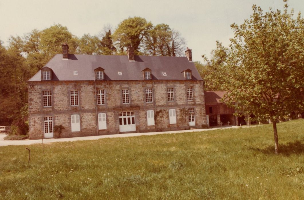 hôtellerie, façade est