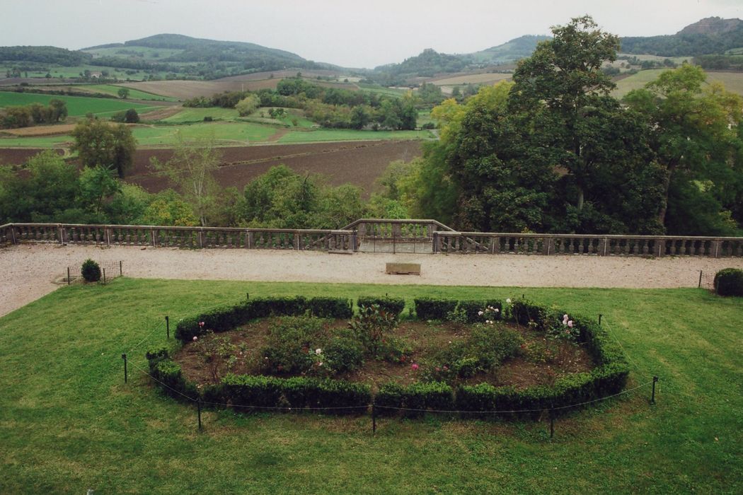 parc, grand escalier de la terrasse sud, détail de la fontaine située dans la niche