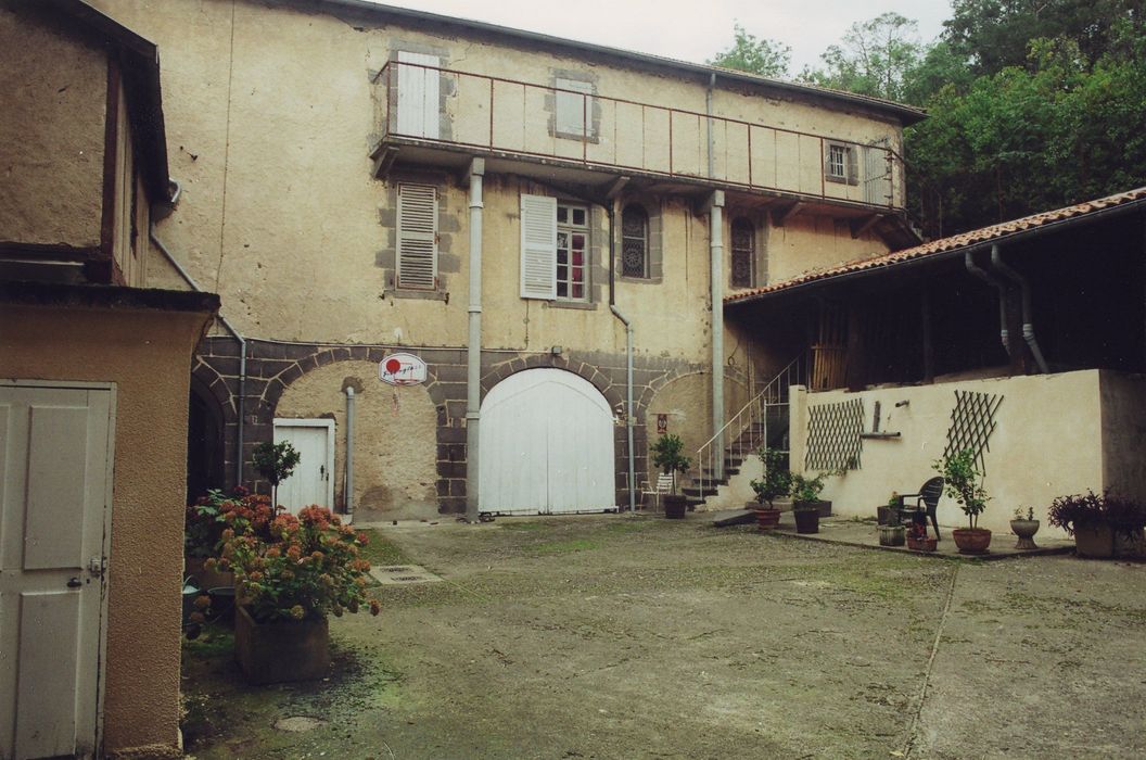 cour intérieure, aile ouest, façade est