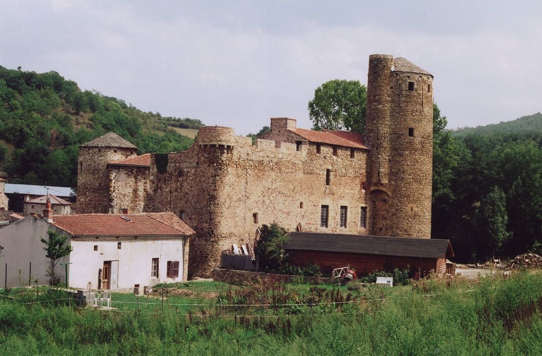 vue générale du château dans son environnement depuis le Nord-Ouest