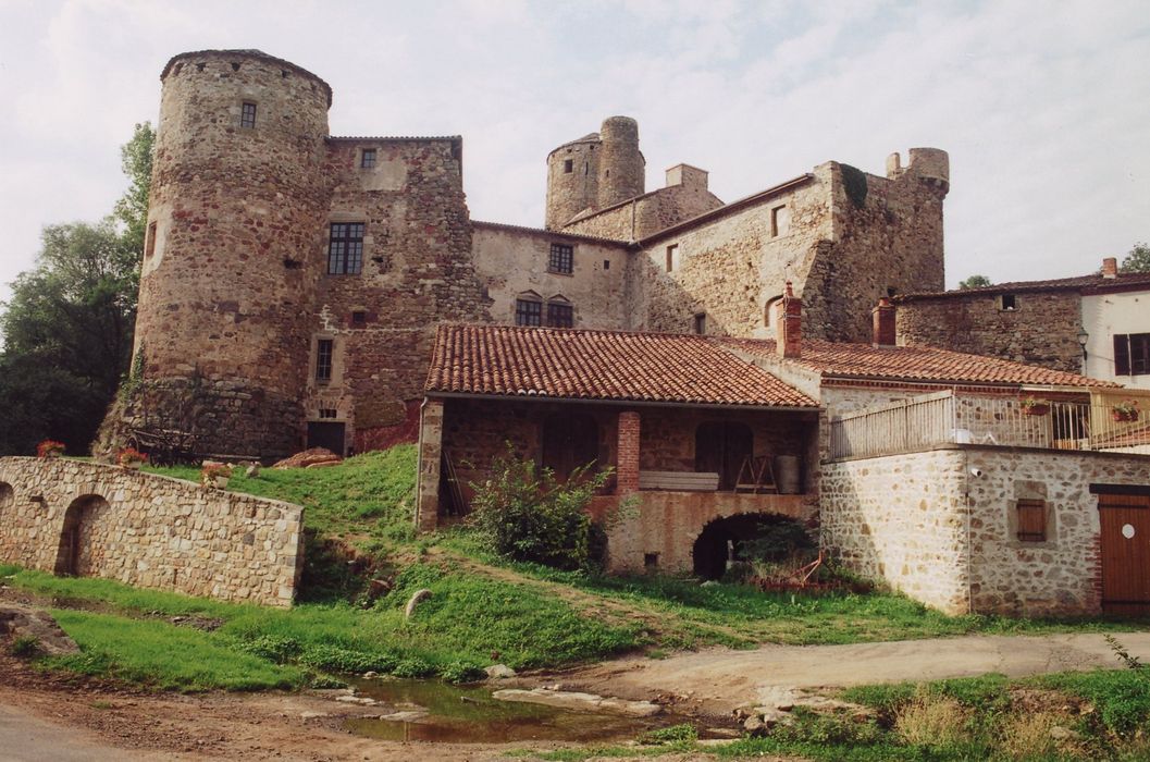 vue générale du château dans son environnement depuis le Nord