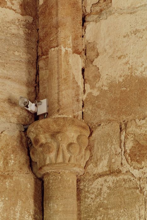 donjon, 3e étage, chambre du seigneur, détail d’un chapiteau