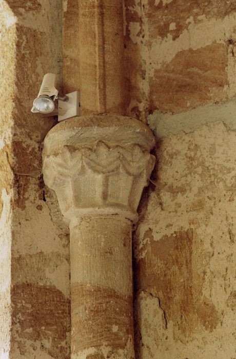 donjon, 3e étage, chambre du seigneur, détail d’un chapiteau