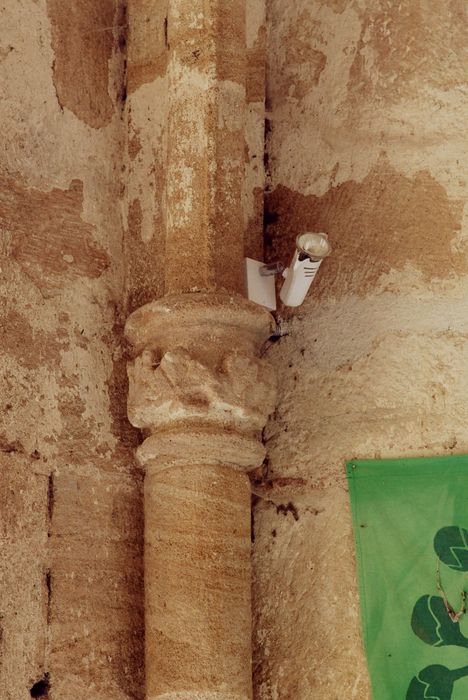 donjon, 3e étage, chambre du seigneur, détail d’un chapiteau