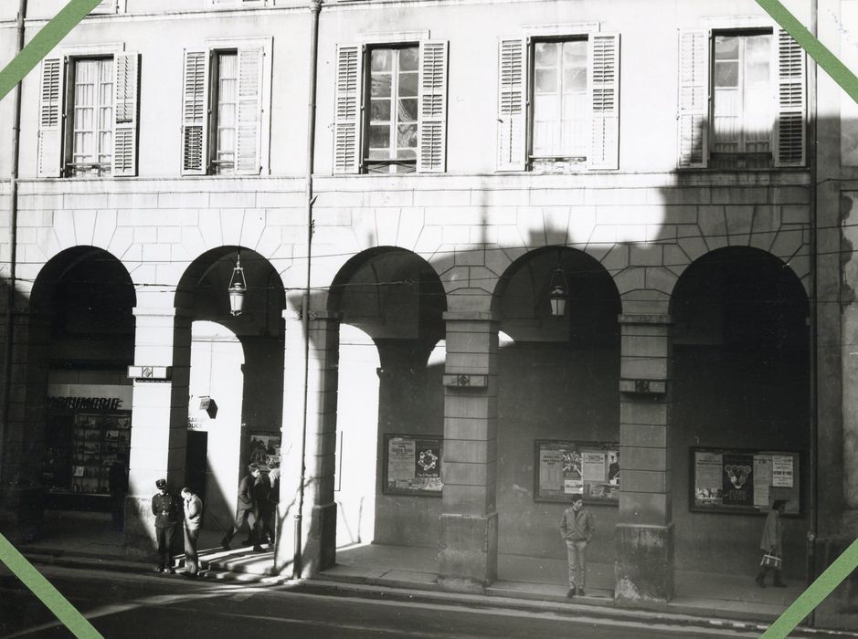 arcades sur la rue de la République, vue partielle