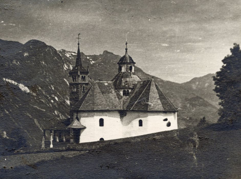 vue générale de la chapelle dans son environnement depuis l’Est