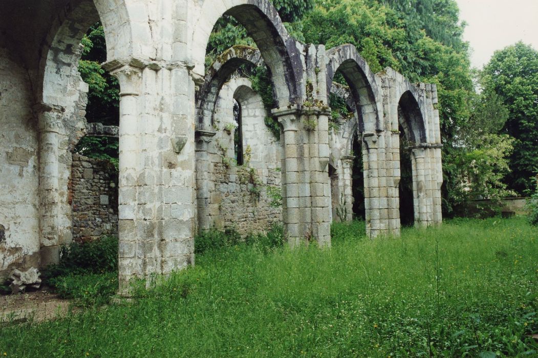 ancienne église abbatiale, nef et bas-côté nord