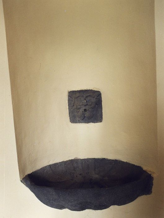 rez-de-chaussée, réfectoire, détail du lavabo