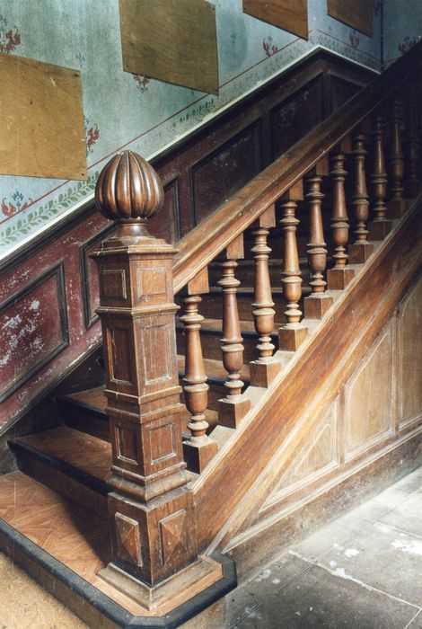 rez-de-chaussée, escalier, vue partielle