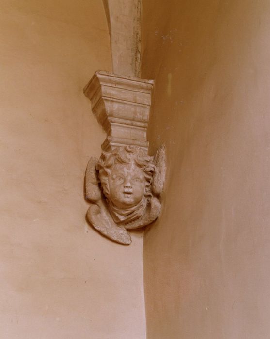 vestibule de l’escalier monumental, détail d’un culot sculpté