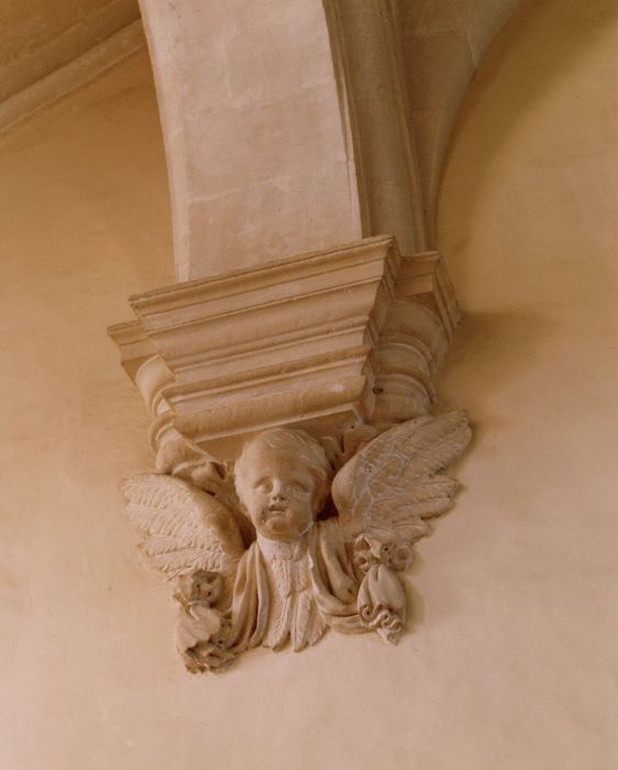 vestibule de l’escalier monumental, détail d’un culot sculpté