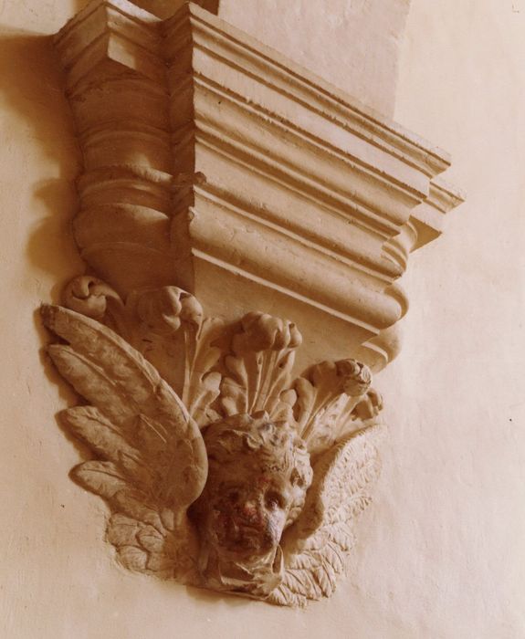 vestibule de l’escalier monumental, détail d’un culot sculpté