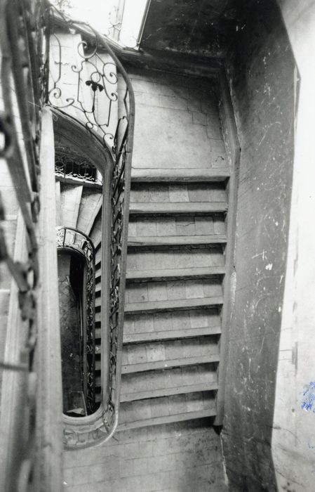 escalier, vue partielle