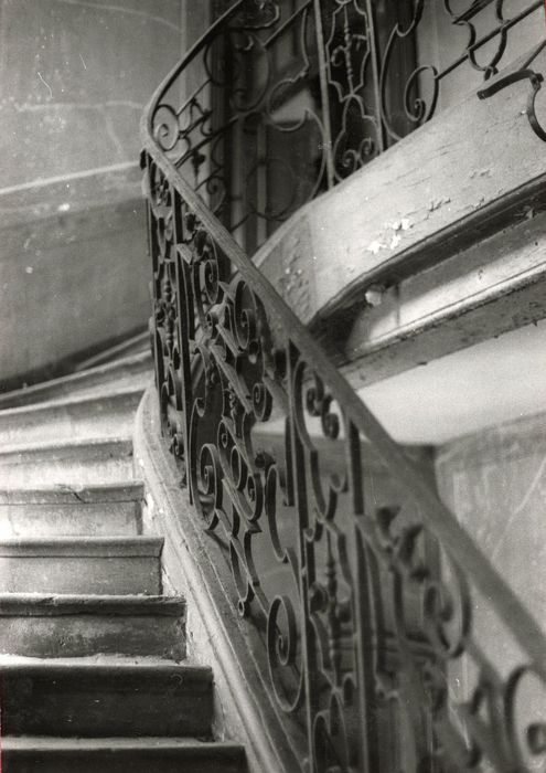 escalier, détail de la rampe en fer forgé