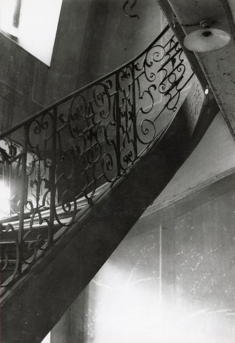 escalier, détail de la rampe en fer forgé