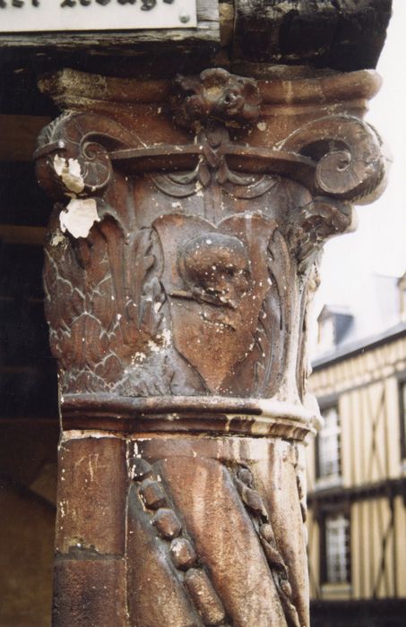 pilier d’angle, détail