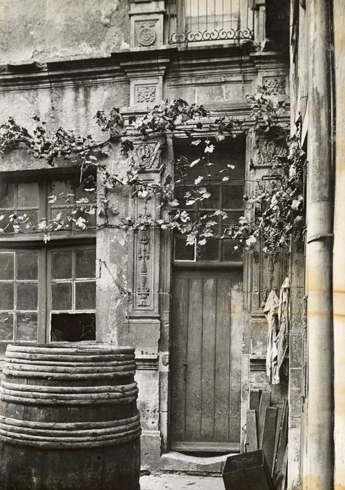 façade sur cour, porte d’accès