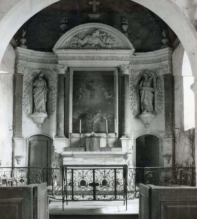 retable du maître-autel, tabernacle, statues : Saint Pierre, Saint Lazare sortant du tombeau, tableau : La Transfiguration