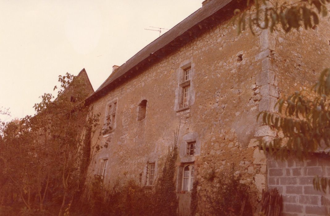 façade nord-est, vue partielle