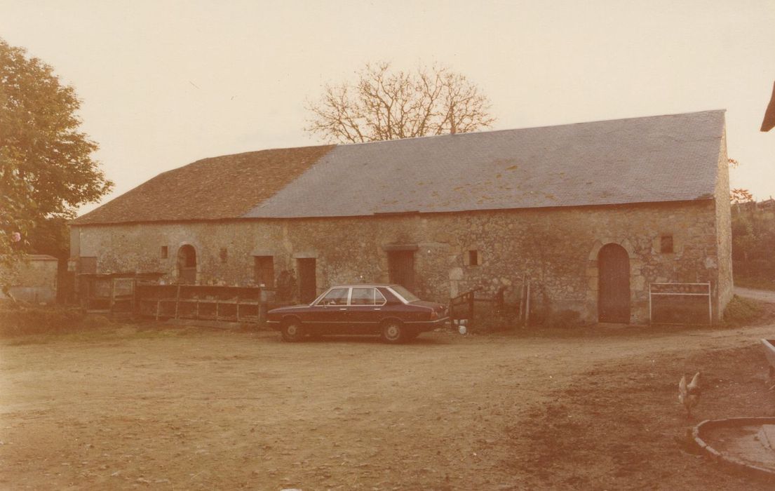 écuries, façade sur cour