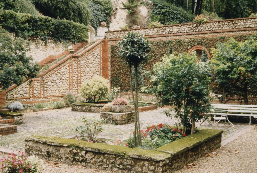 vue partielle du jardin à l’italienne