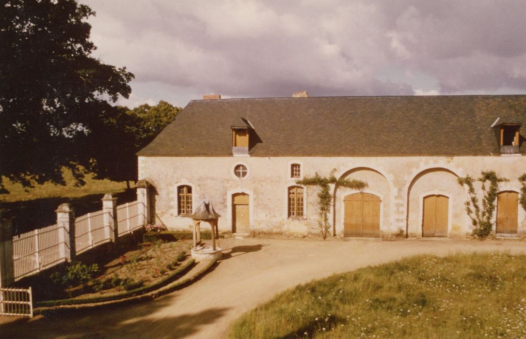 aile ouest, façade est, vue partielle