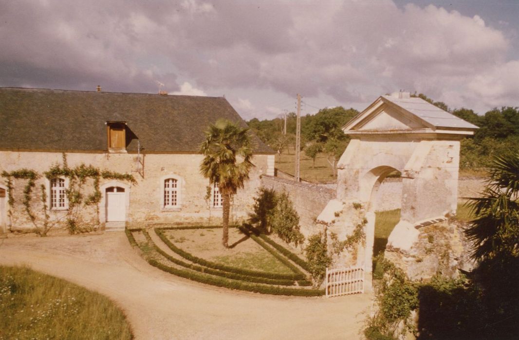 aile ouest, façade est, vue partielle