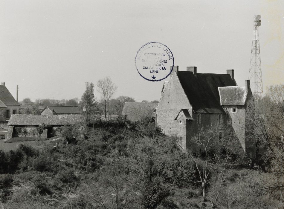 vue générale du manoir dans son environnement depuis le Nord-Est