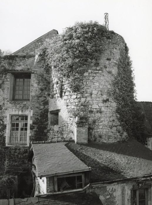 tour de la poterne située à l’Est