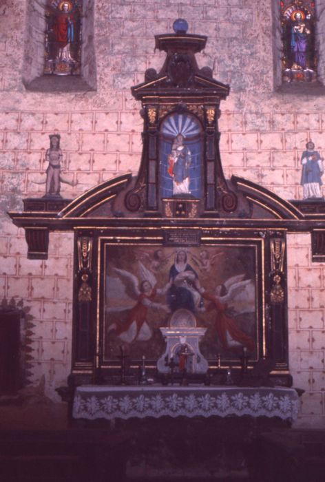 retable du maître-autel, tableau : Vierge à l’Enfant adorée par deux anges