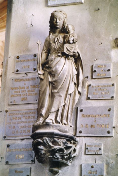 statue : Vierge à l’Enfant