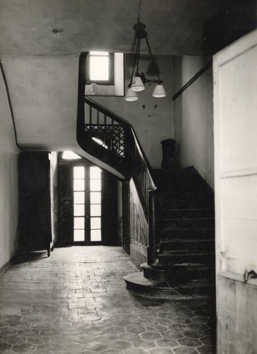 rez-de-chaussée, escalier principal